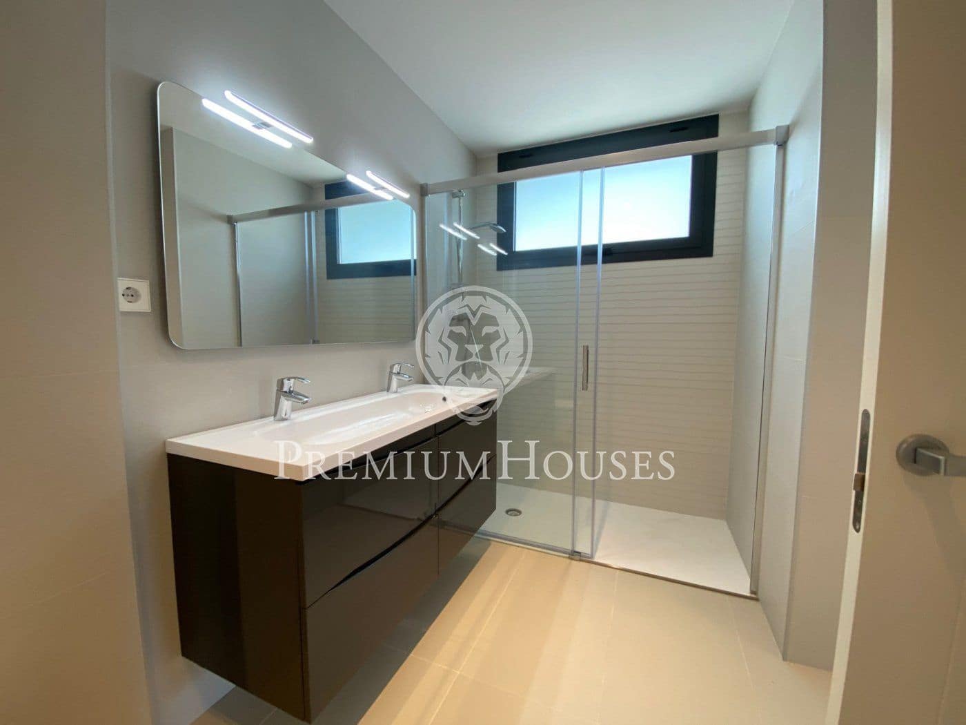 4 sovrum Lägenhet att hyra i Gava med pool garage - 4 000 € (Ref: 5337103)