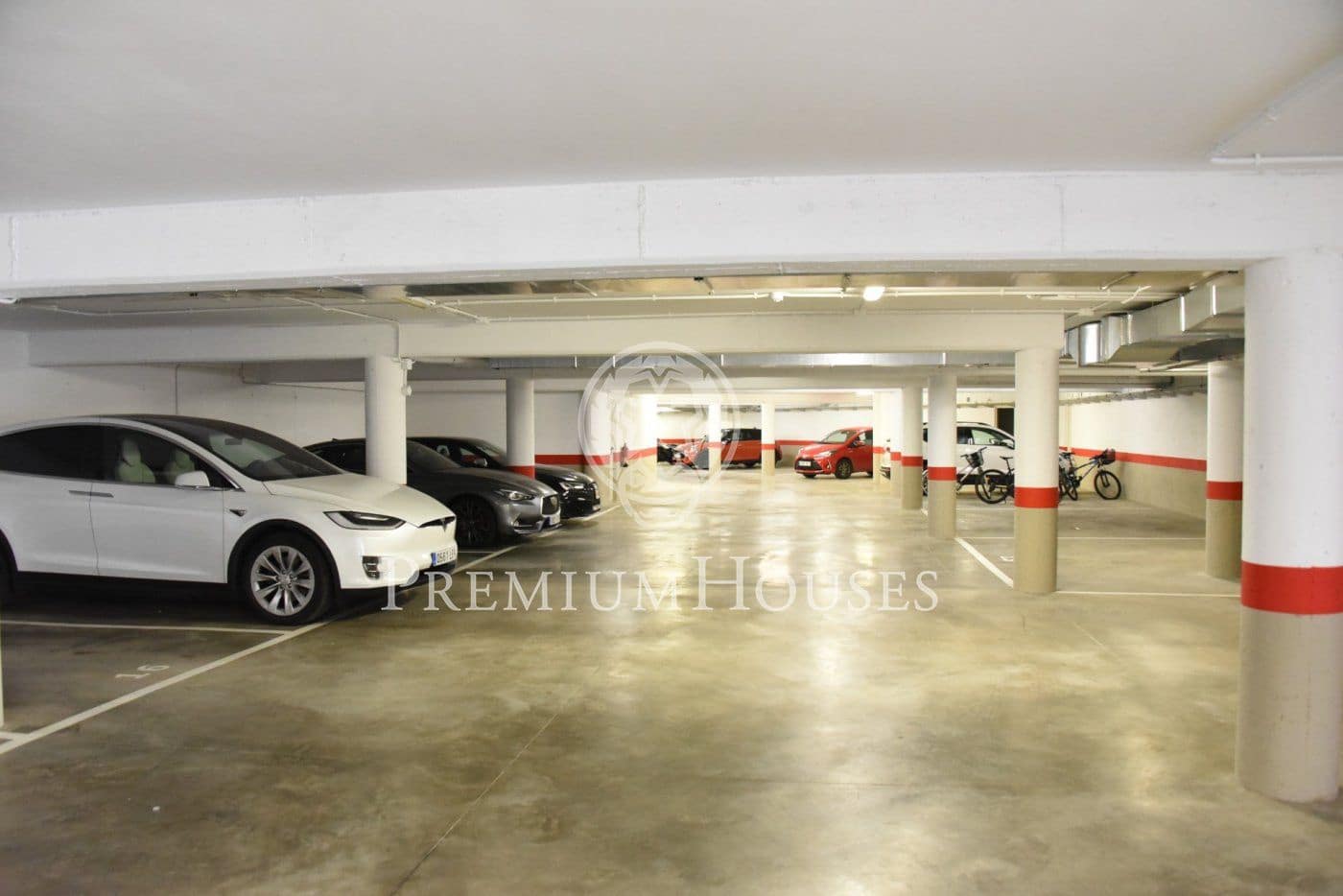 4 sovrum Lägenhet att hyra i Gava med pool garage - 4 000 € (Ref: 5337103)