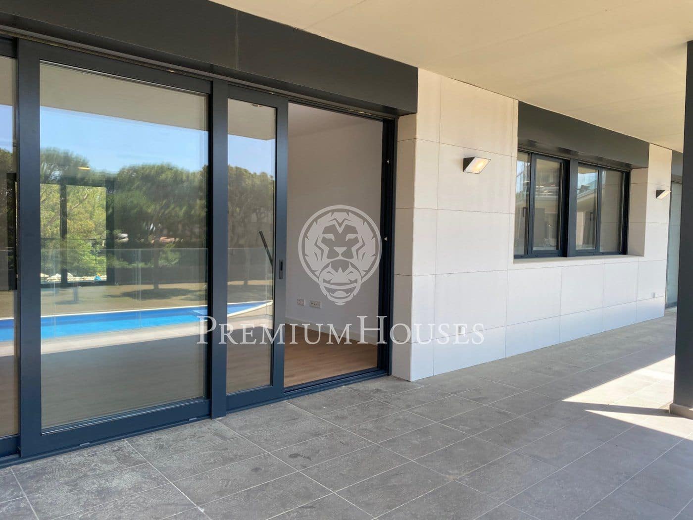 4 sovrum Lägenhet att hyra i Gava med pool garage - 4 000 € (Ref: 5337103)