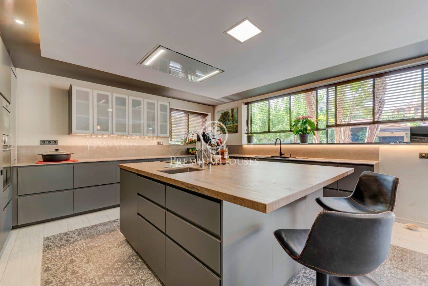 4 soveværelse Villa til salg i Vilanova i la Geltru med swimmingpool garage - € 1.065.000 (Ref: 6197807)