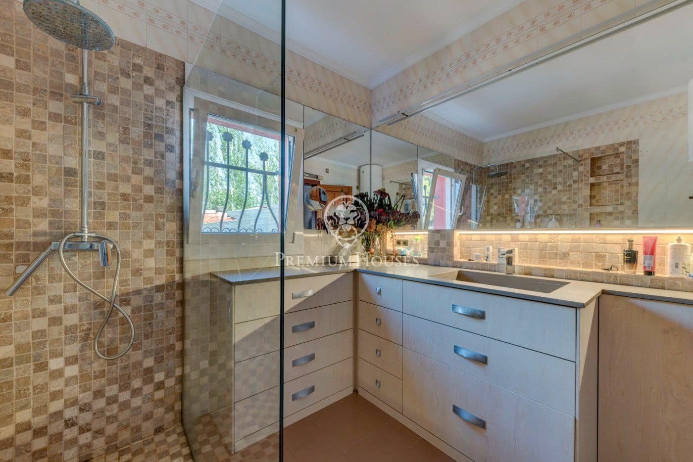 4 soveværelse Villa til salg i Vilanova i la Geltru med swimmingpool garage - € 1.065.000 (Ref: 6197807)