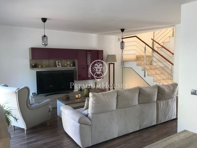 4 bedroom Terraced Villa for sale in Calafell with pool garage - € 364,000 (Ref: 6197858)