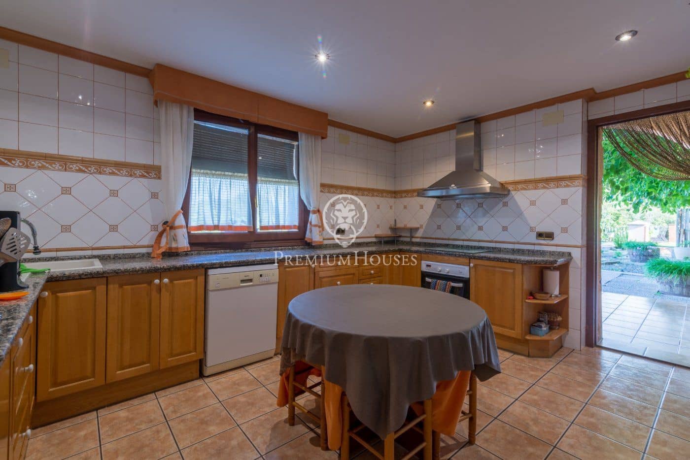 12 soveværelse Finca/Landehus til salg i El Catllar med swimmingpool - € 800.000 (Ref: 6197883)