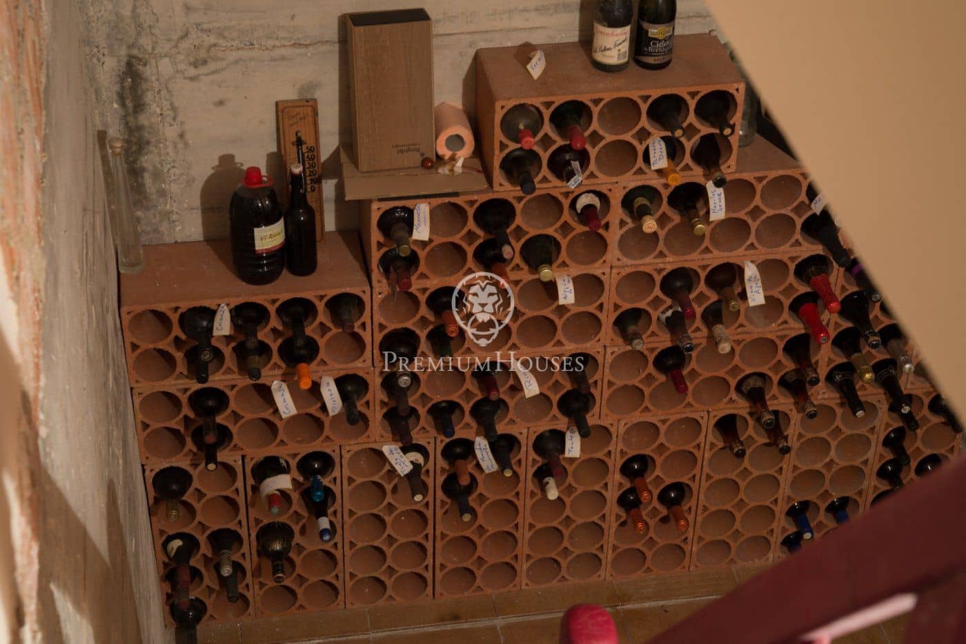 12 soveværelse Finca/Landehus til salg i El Catllar med swimmingpool - € 800.000 (Ref: 6197883)