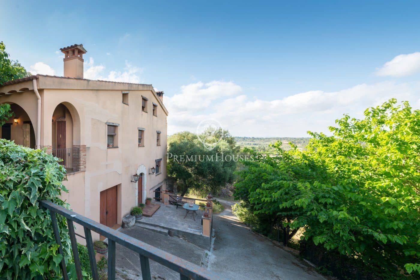 12 soveværelse Finca/Landehus til salg i El Catllar med swimmingpool - € 800.000 (Ref: 6197883)