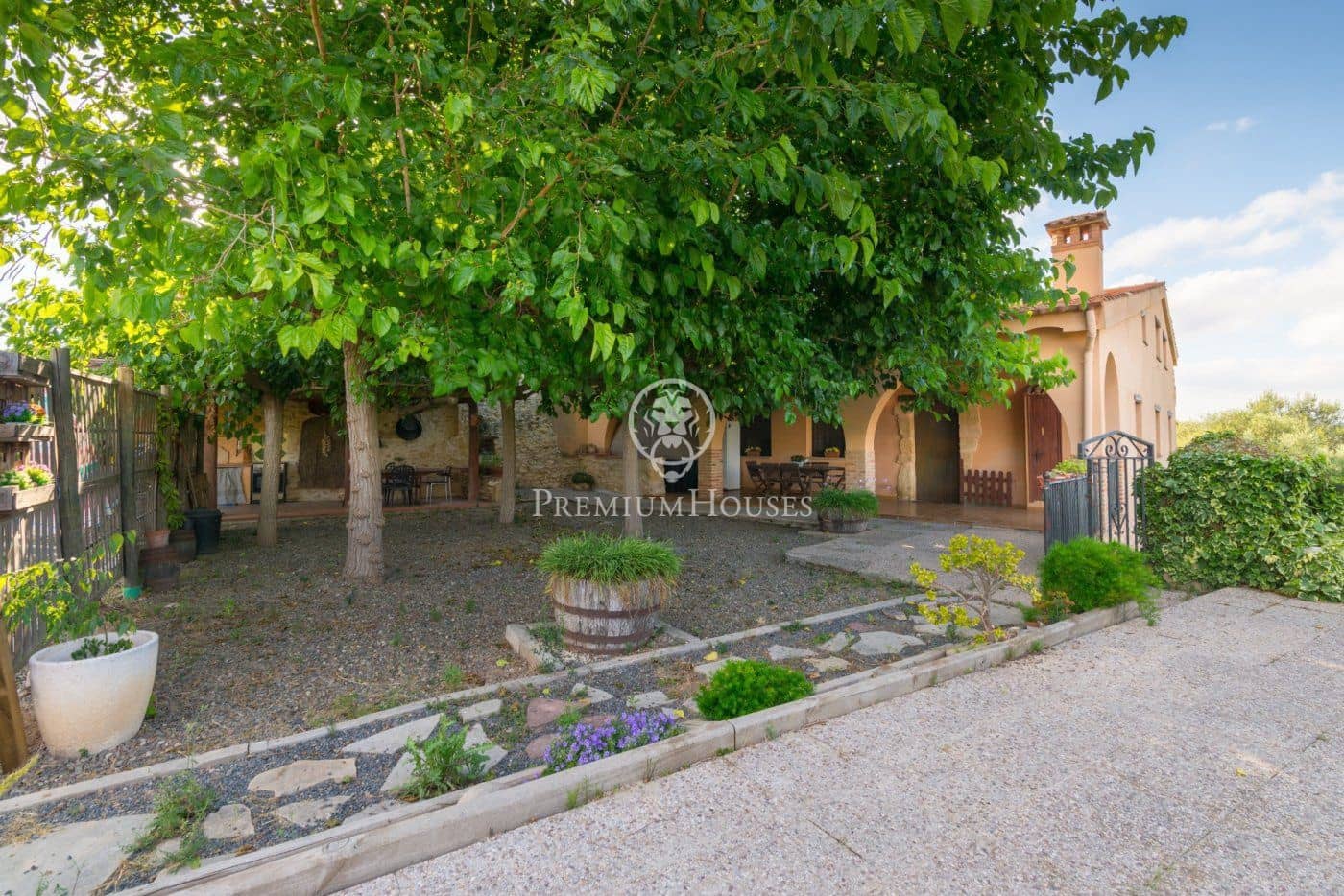 12 soveværelse Finca/Landehus til salg i El Catllar med swimmingpool - € 800.000 (Ref: 6197883)