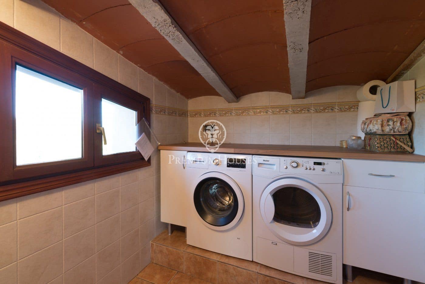 12 soveværelse Finca/Landehus til salg i El Catllar med swimmingpool - € 800.000 (Ref: 6197883)