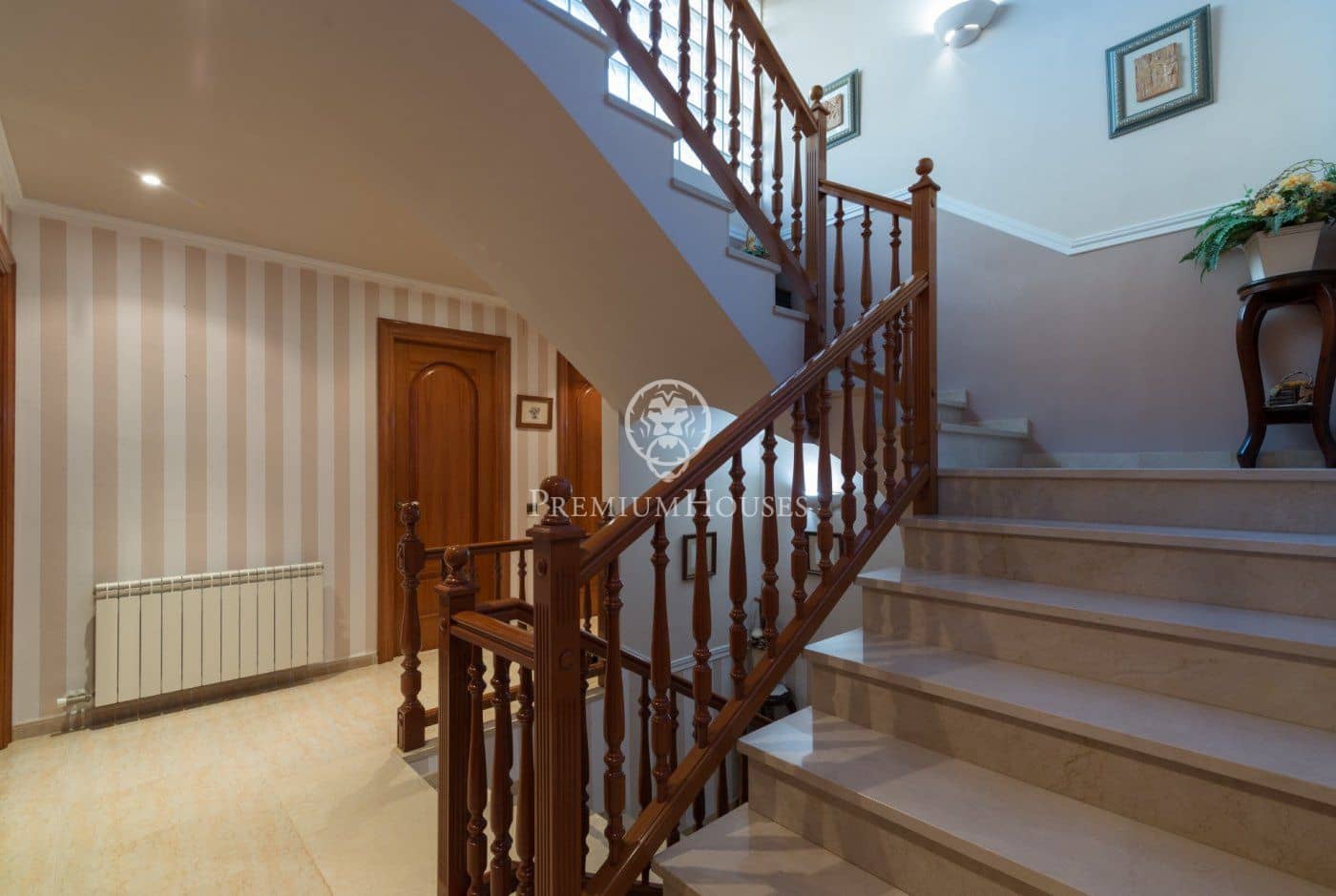 12 soveværelse Finca/Landehus til salg i El Catllar med swimmingpool - € 800.000 (Ref: 6197883)