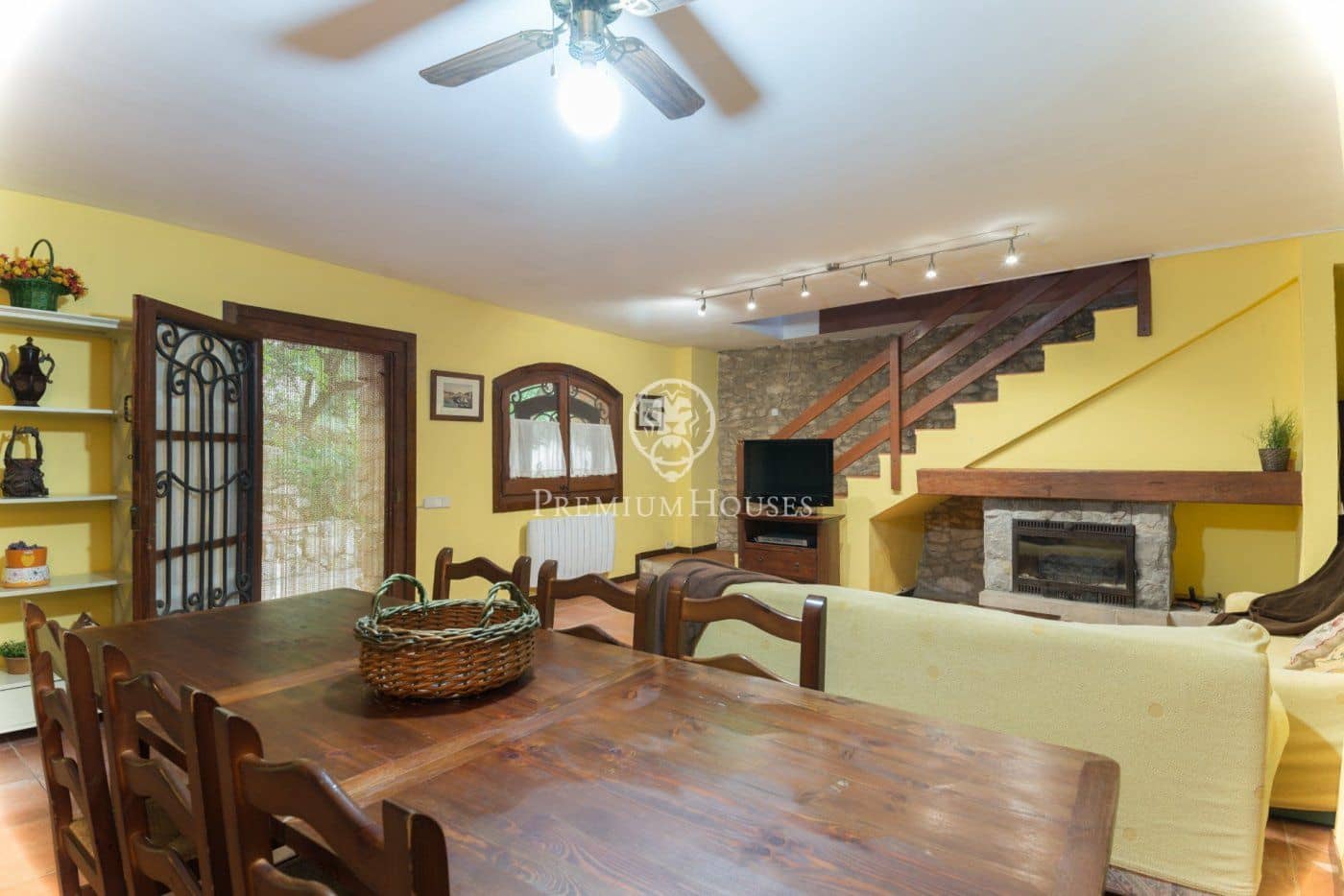 12 soveværelse Finca/Landehus til salg i El Catllar med swimmingpool - € 800.000 (Ref: 6197883)