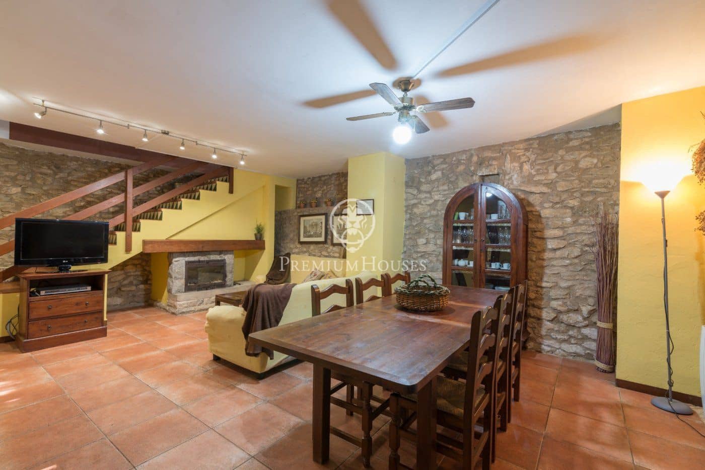 12 soveværelse Finca/Landehus til salg i El Catllar med swimmingpool - € 800.000 (Ref: 6197883)