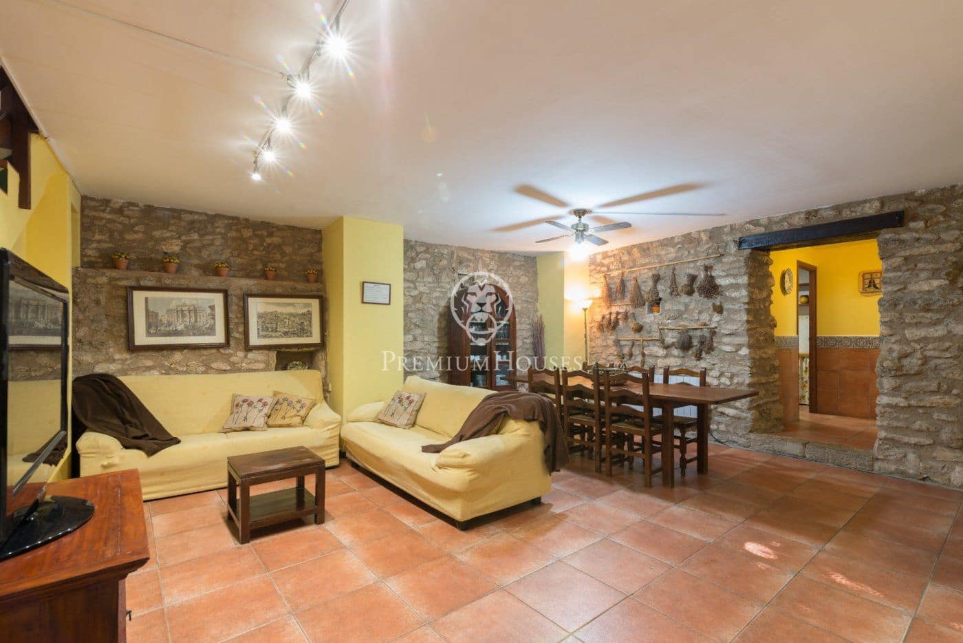 12 soveværelse Finca/Landehus til salg i El Catllar med swimmingpool - € 800.000 (Ref: 6197883)