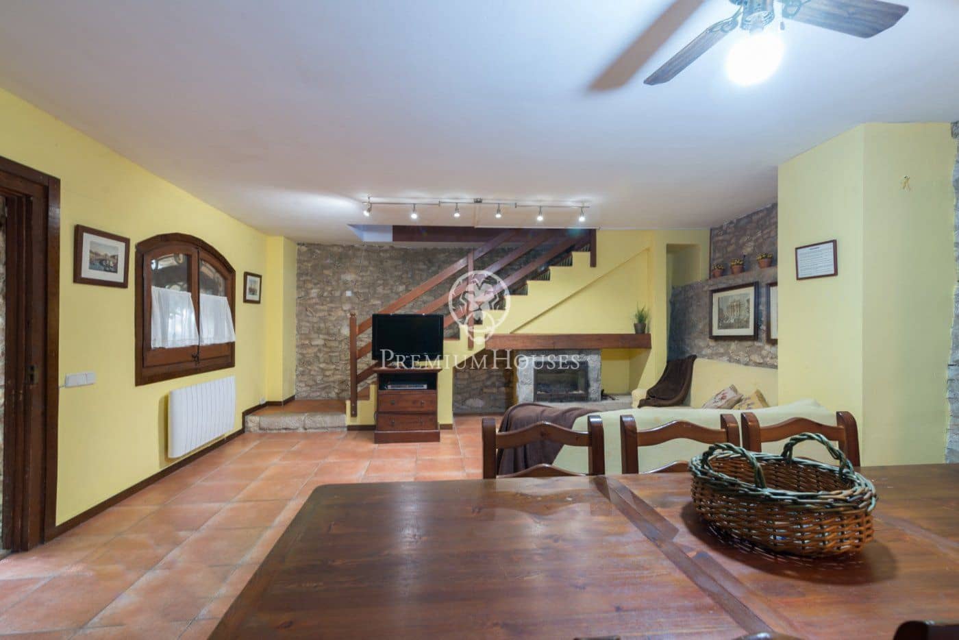 12 soveværelse Finca/Landehus til salg i El Catllar med swimmingpool - € 800.000 (Ref: 6197883)