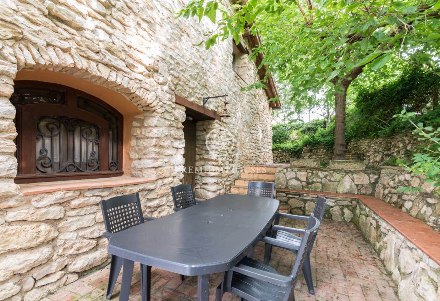 12 soveværelse Finca/Landehus til salg i El Catllar med swimmingpool - € 800.000 (Ref: 6197883)