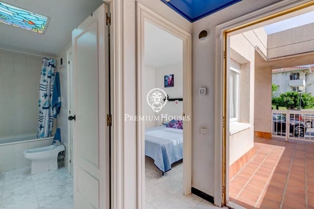 5 soverom Rekkehus til salgs i Sitges med garasje - € 1 200 000 (Ref: 6876139)