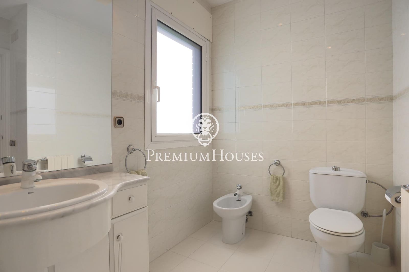 6 bedroom Villa for sale in Castelldefels with pool garage - € 7,450,000 (Ref: 7873324)