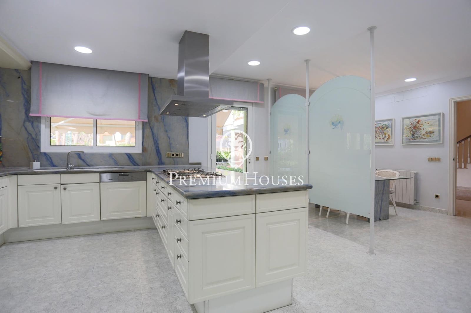 6 bedroom Villa for sale in Castelldefels with pool garage - € 7,450,000 (Ref: 7873324)