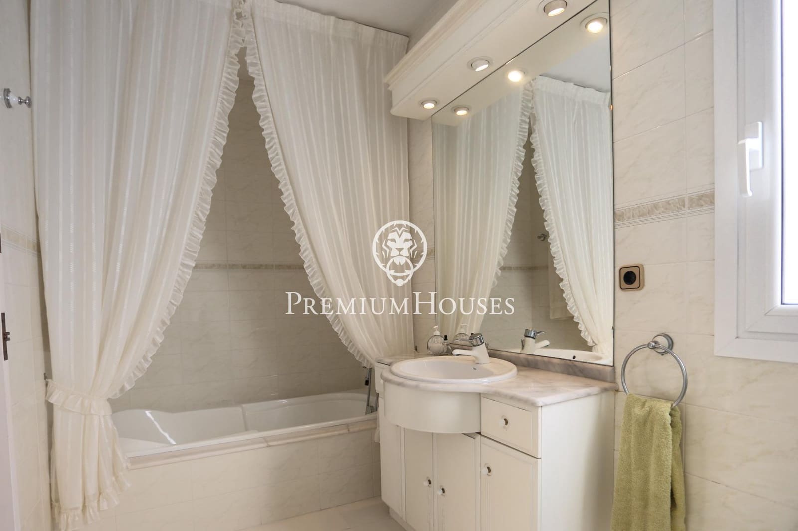 6 bedroom Villa for sale in Castelldefels with pool garage - € 7,450,000 (Ref: 7873324)