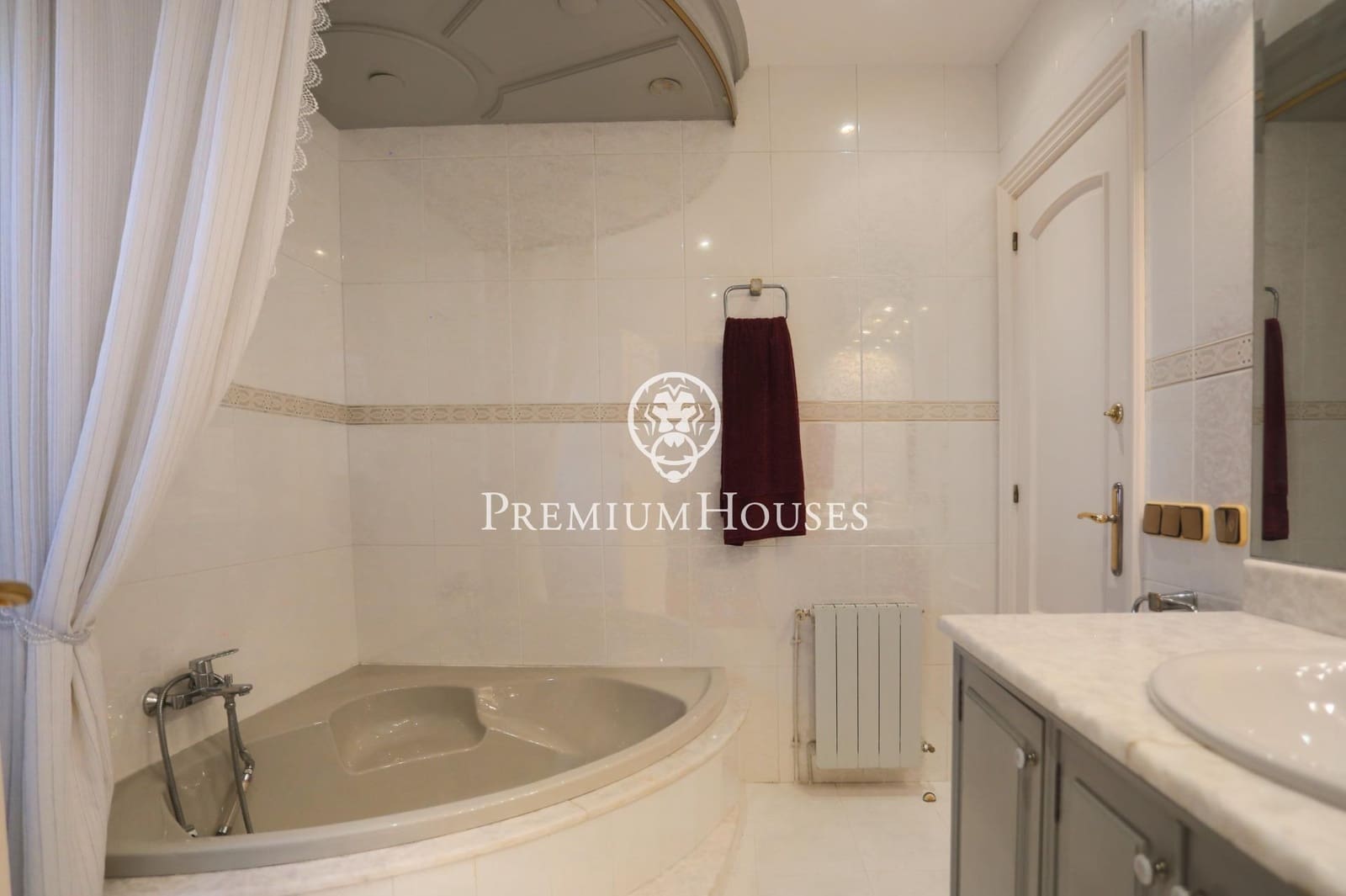 6 bedroom Villa for sale in Castelldefels with pool garage - € 7,450,000 (Ref: 7873324)