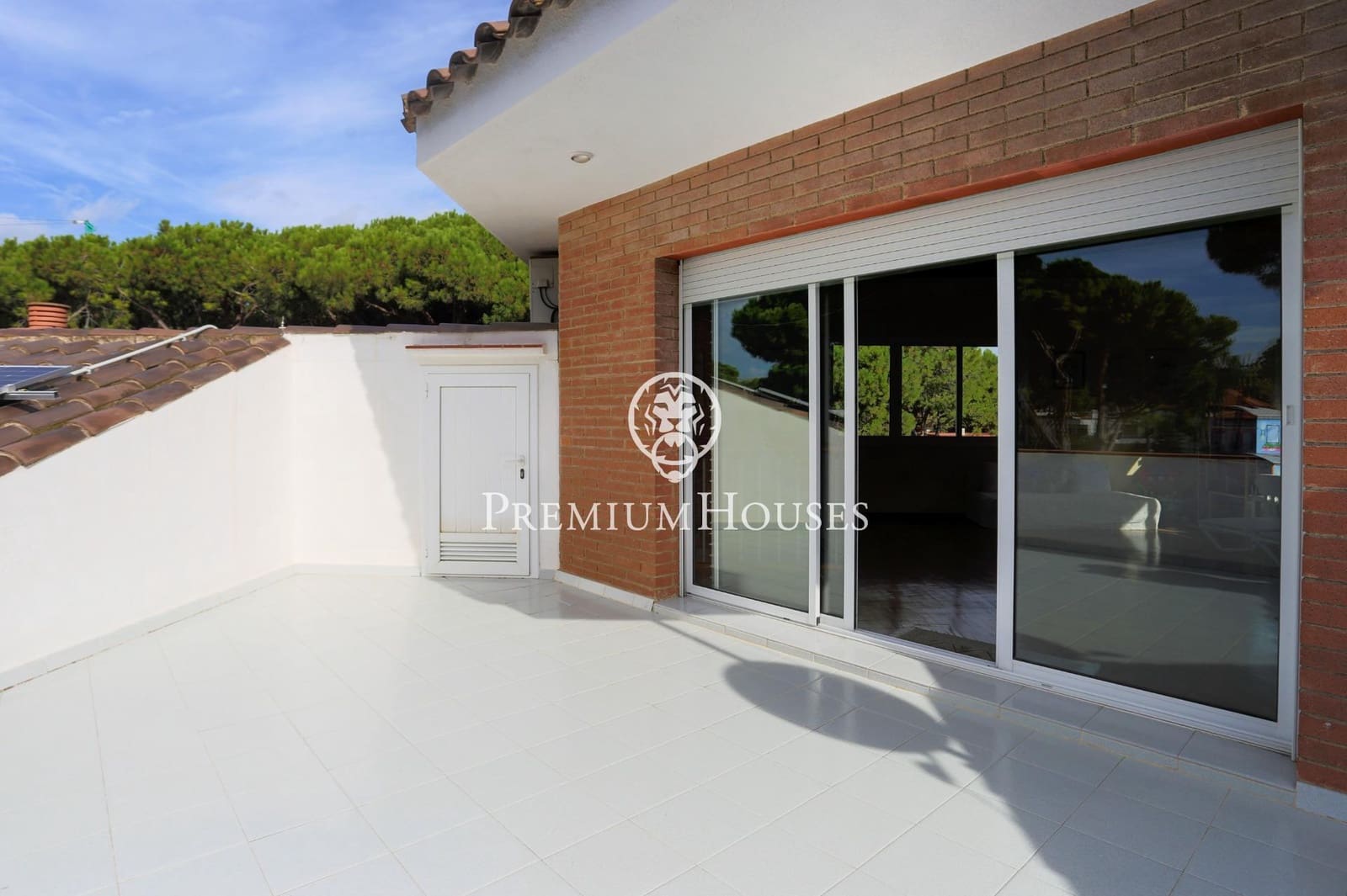 6 bedroom Villa for sale in Castelldefels with pool garage - € 7,450,000 (Ref: 7873324)