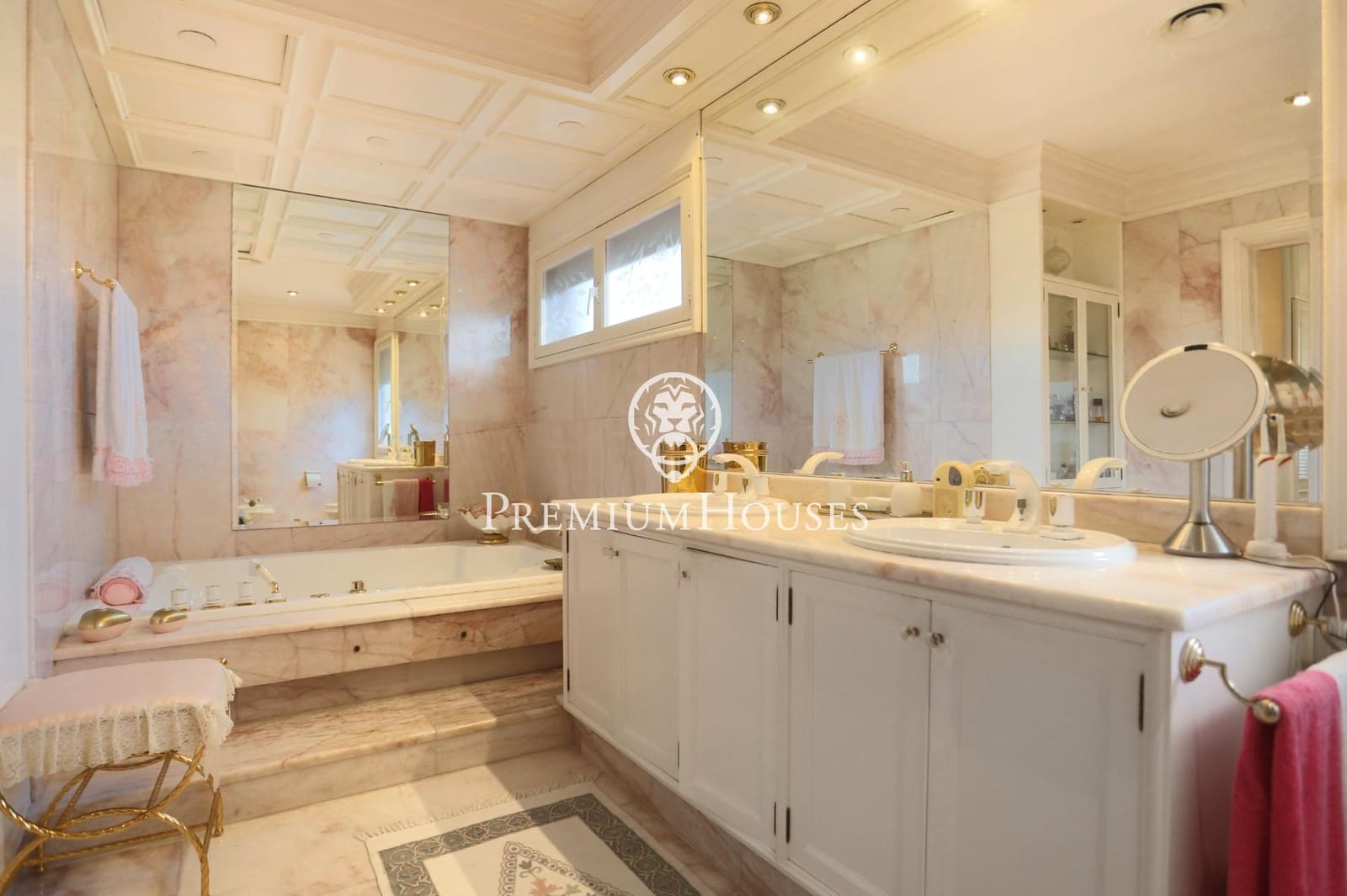 6 bedroom Villa for sale in Castelldefels with pool garage - € 7,450,000 (Ref: 7873324)