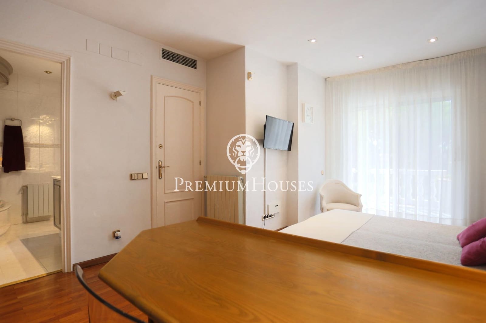 6 bedroom Villa for sale in Castelldefels with pool garage - € 7,450,000 (Ref: 7873324)