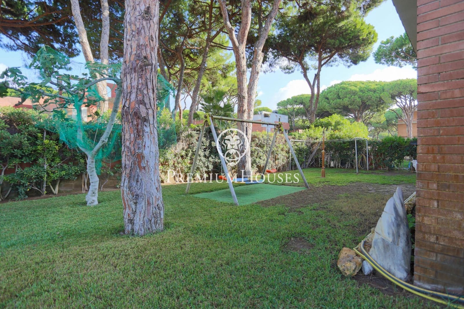 6 bedroom Villa for sale in Castelldefels with pool garage - € 7,450,000 (Ref: 7873324)