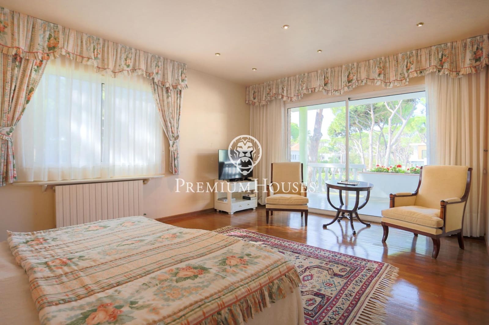 6 bedroom Villa for sale in Castelldefels with pool garage - € 7,450,000 (Ref: 7873324)