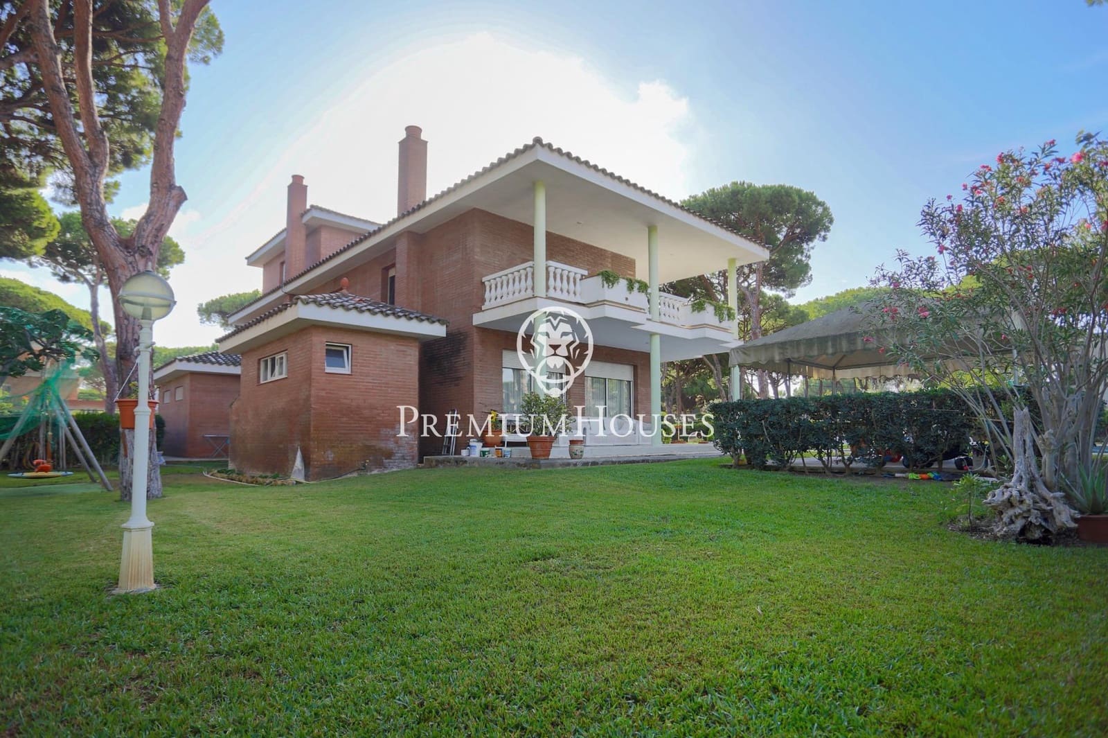 6 bedroom Villa for sale in Castelldefels with pool garage - € 7,450,000 (Ref: 7873324)