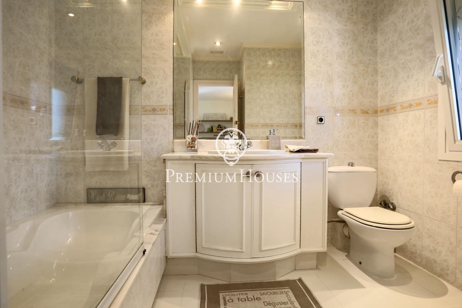 6 bedroom Villa for sale in Castelldefels with pool garage - € 7,450,000 (Ref: 7873324)