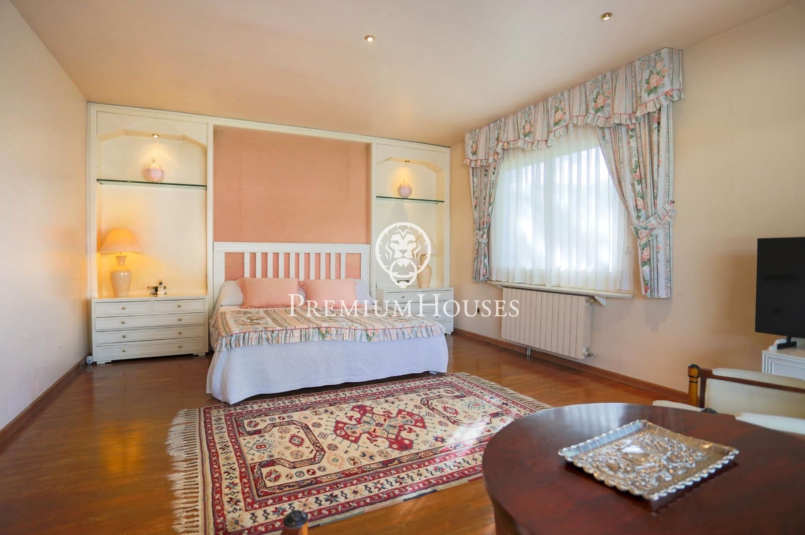 6 bedroom Villa for sale in Castelldefels with pool garage - € 7,450,000 (Ref: 7873324)