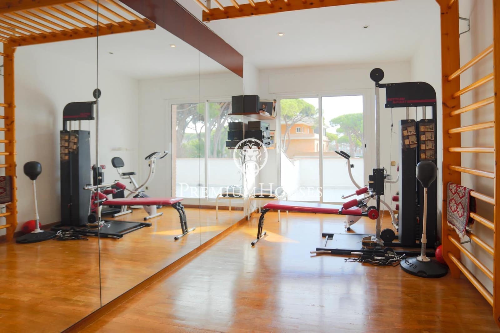 6 bedroom Villa for sale in Castelldefels with pool garage - € 7,450,000 (Ref: 7873324)