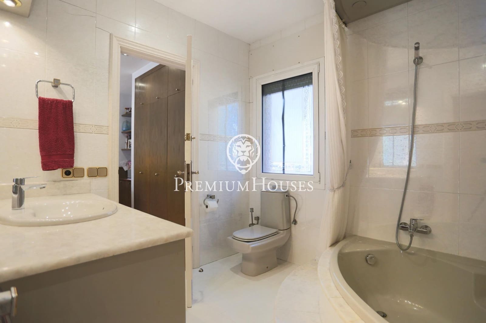 6 bedroom Villa for sale in Castelldefels with pool garage - € 7,450,000 (Ref: 7873324)