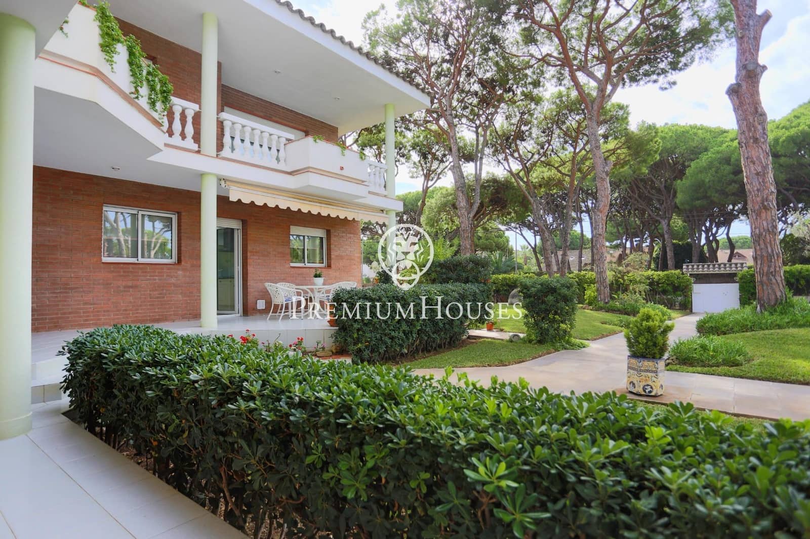 6 bedroom Villa for sale in Castelldefels with pool garage - € 7,450,000 (Ref: 7873324)