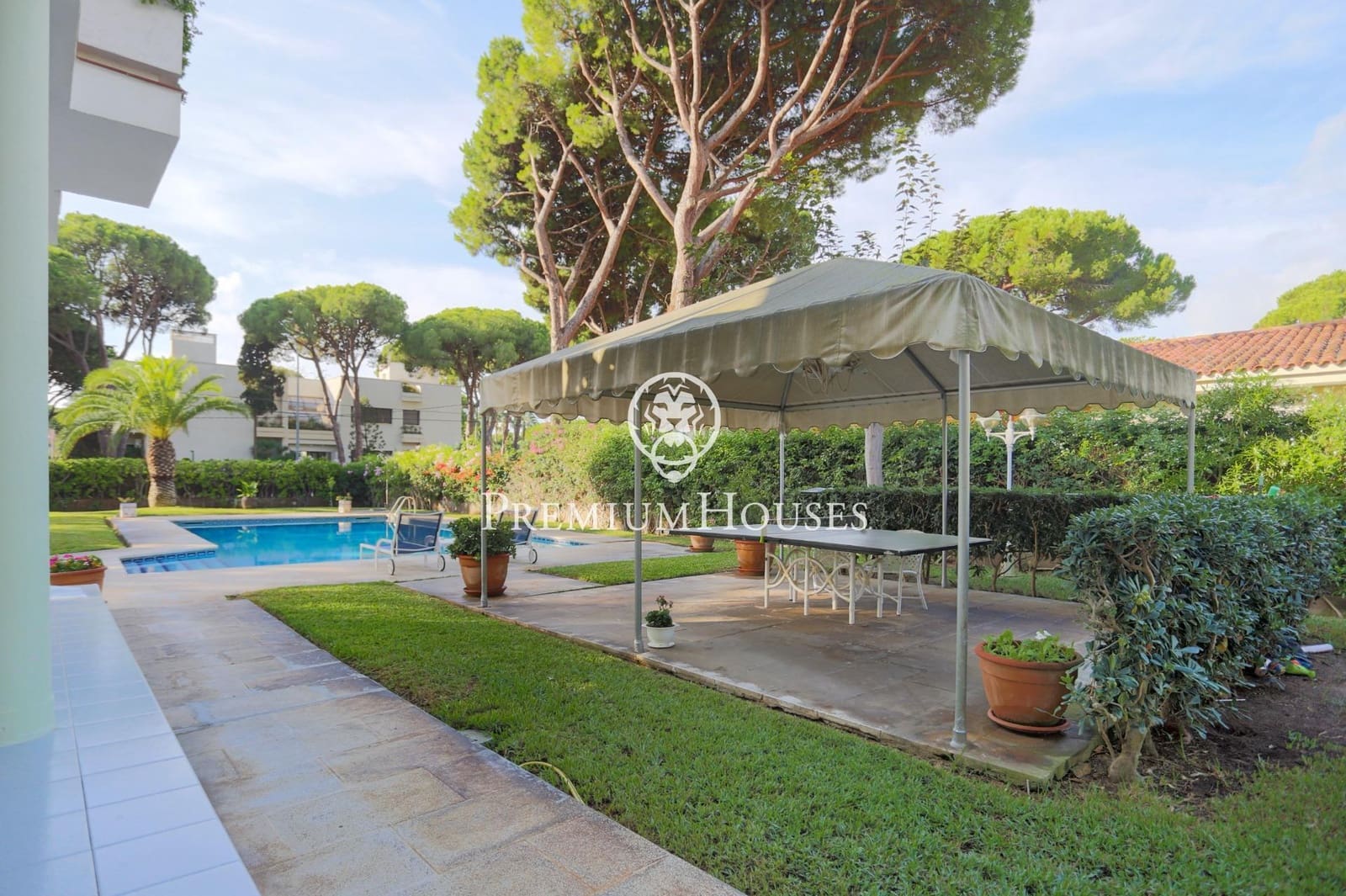 6 bedroom Villa for sale in Castelldefels with pool garage - € 7,450,000 (Ref: 7873324)