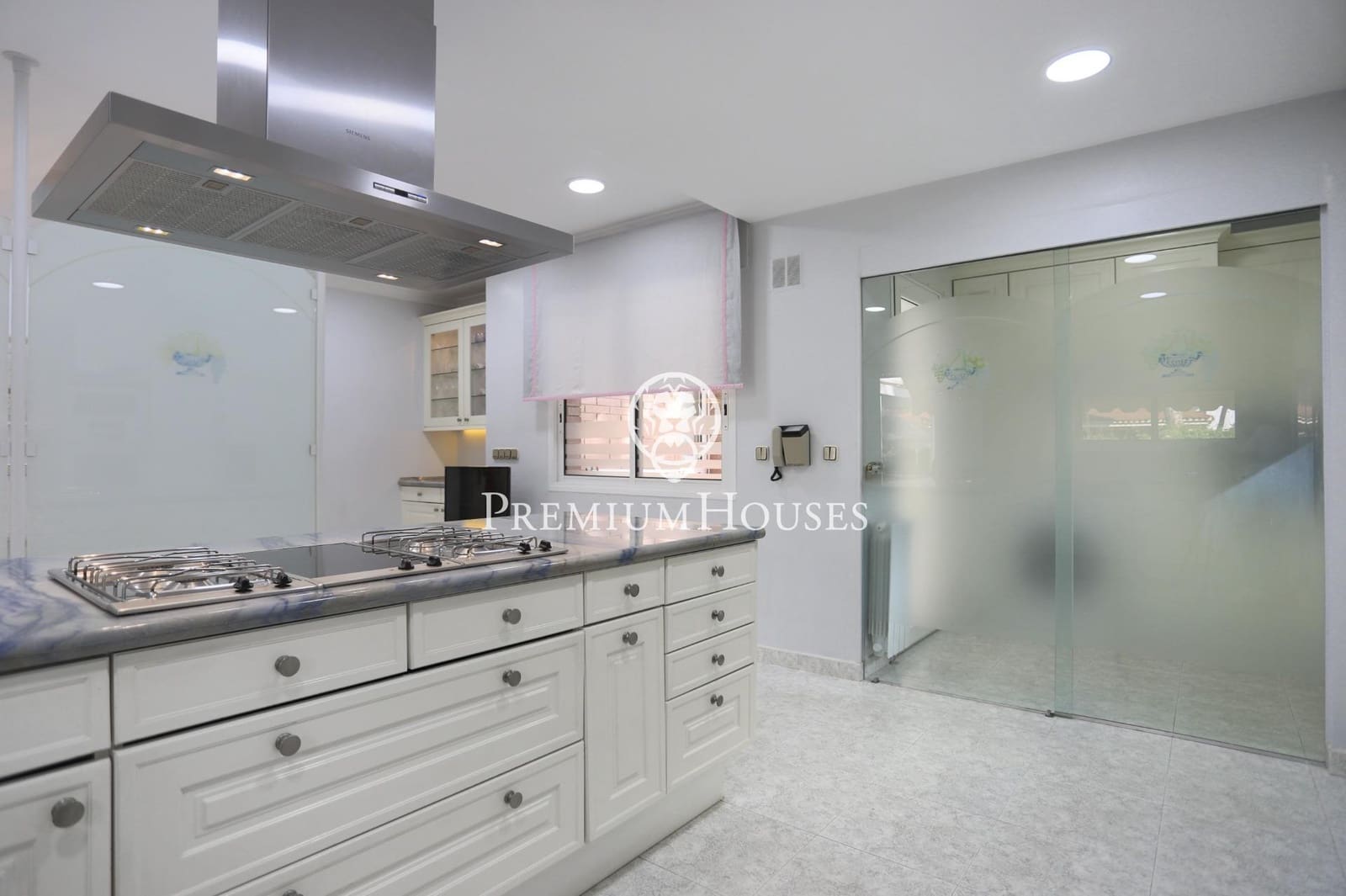 6 bedroom Villa for sale in Castelldefels with pool garage - € 7,450,000 (Ref: 7873324)