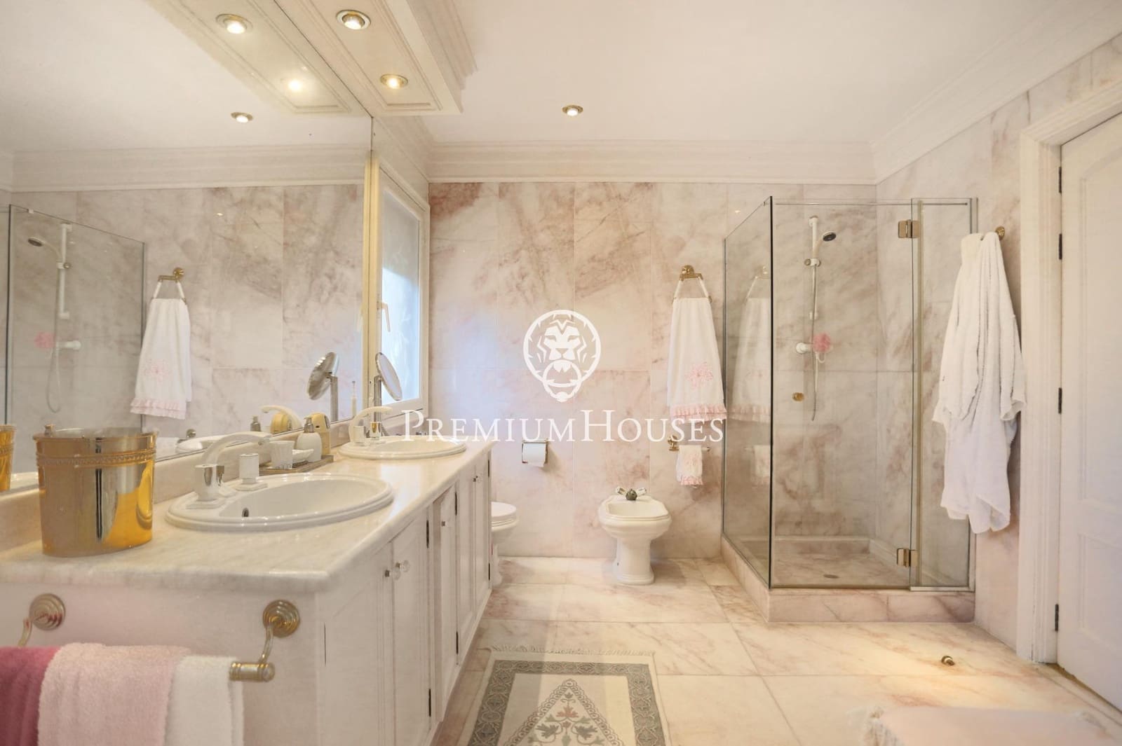 6 bedroom Villa for sale in Castelldefels with pool garage - € 7,450,000 (Ref: 7873324)