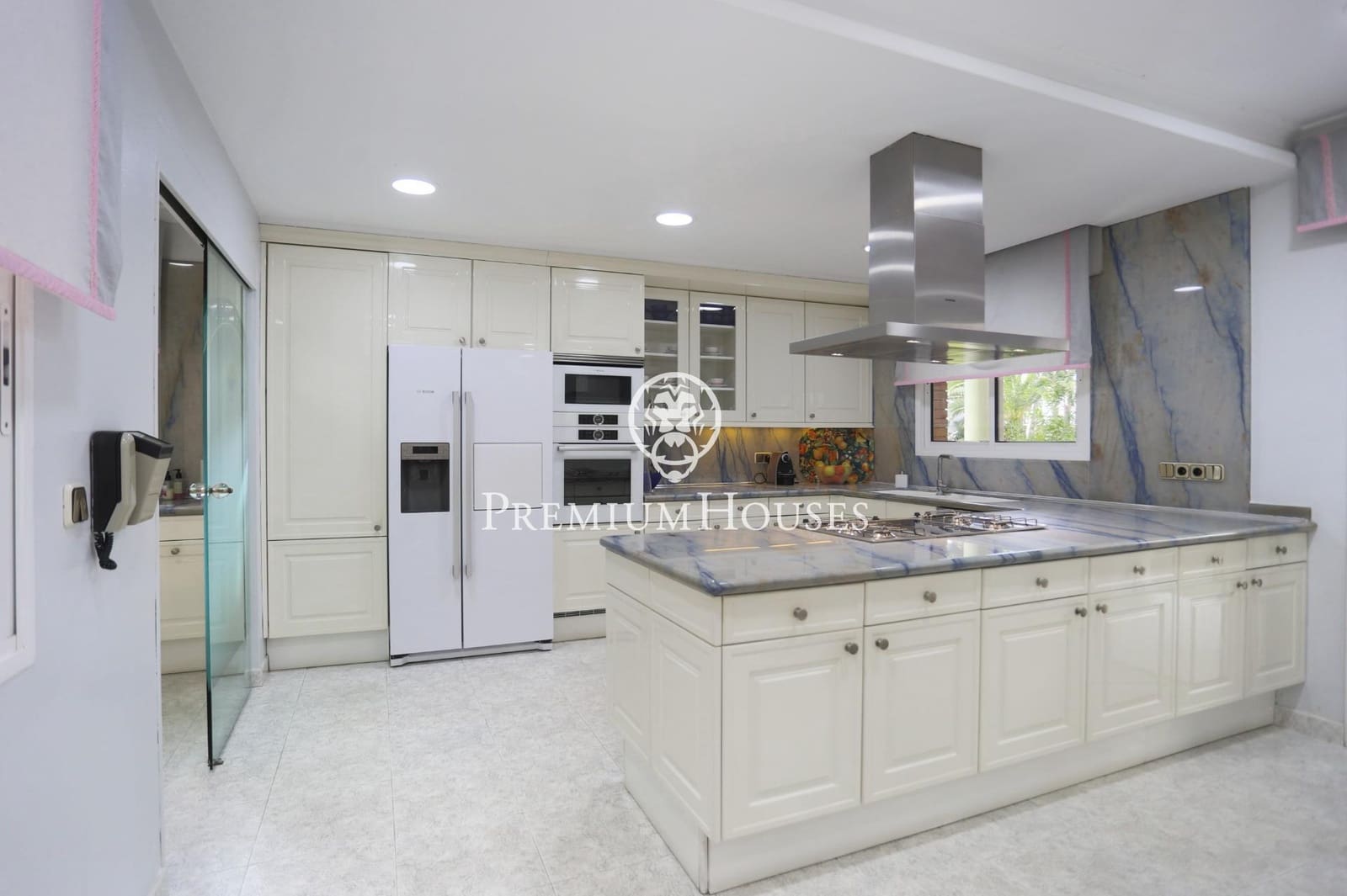 6 bedroom Villa for sale in Castelldefels with pool garage - € 7,450,000 (Ref: 7873324)