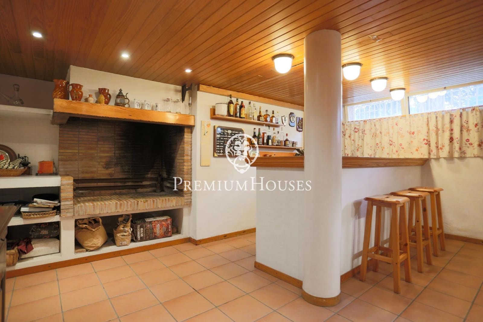 6 bedroom Villa for sale in Castelldefels with pool garage - € 7,450,000 (Ref: 7873324)