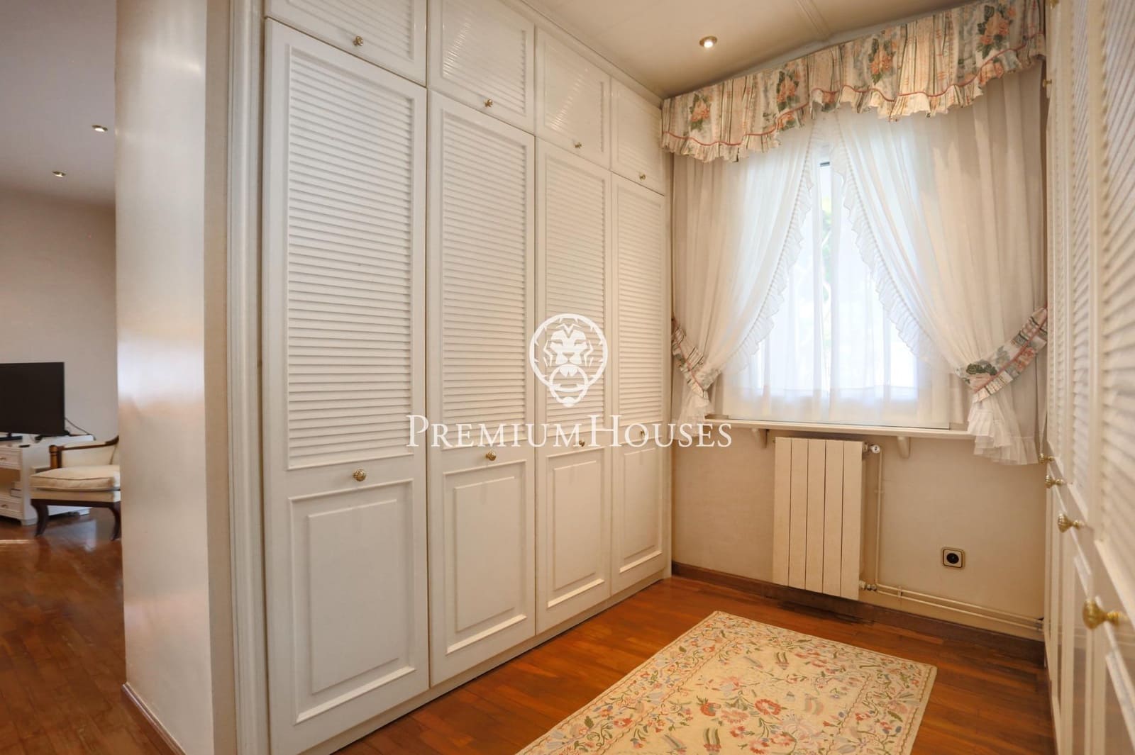 6 bedroom Villa for sale in Castelldefels with pool garage - € 7,450,000 (Ref: 7873324)