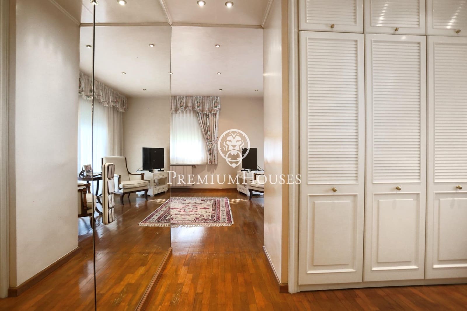 6 bedroom Villa for sale in Castelldefels with pool garage - € 7,450,000 (Ref: 7873324)