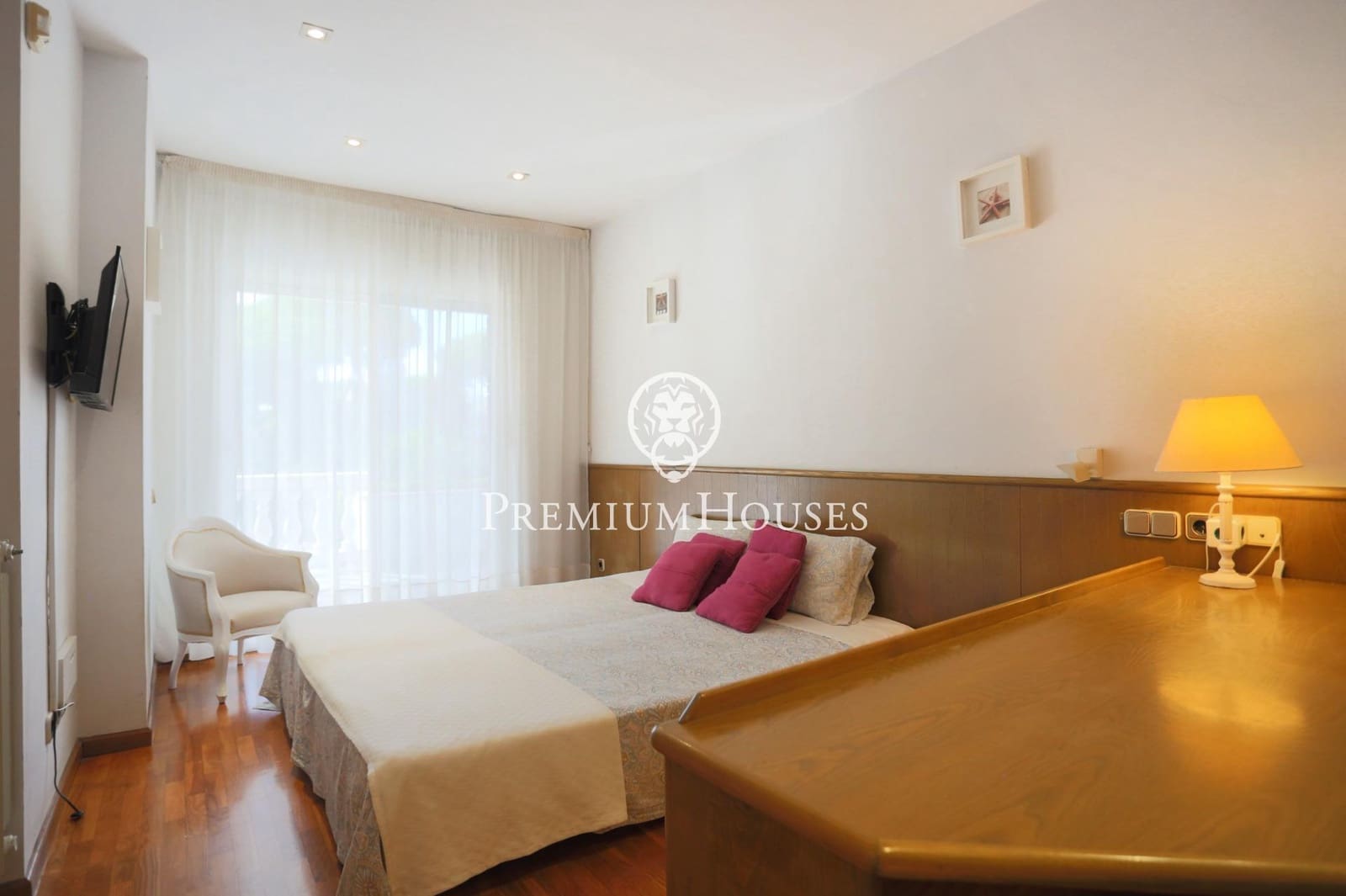 6 bedroom Villa for sale in Castelldefels with pool garage - € 7,450,000 (Ref: 7873324)