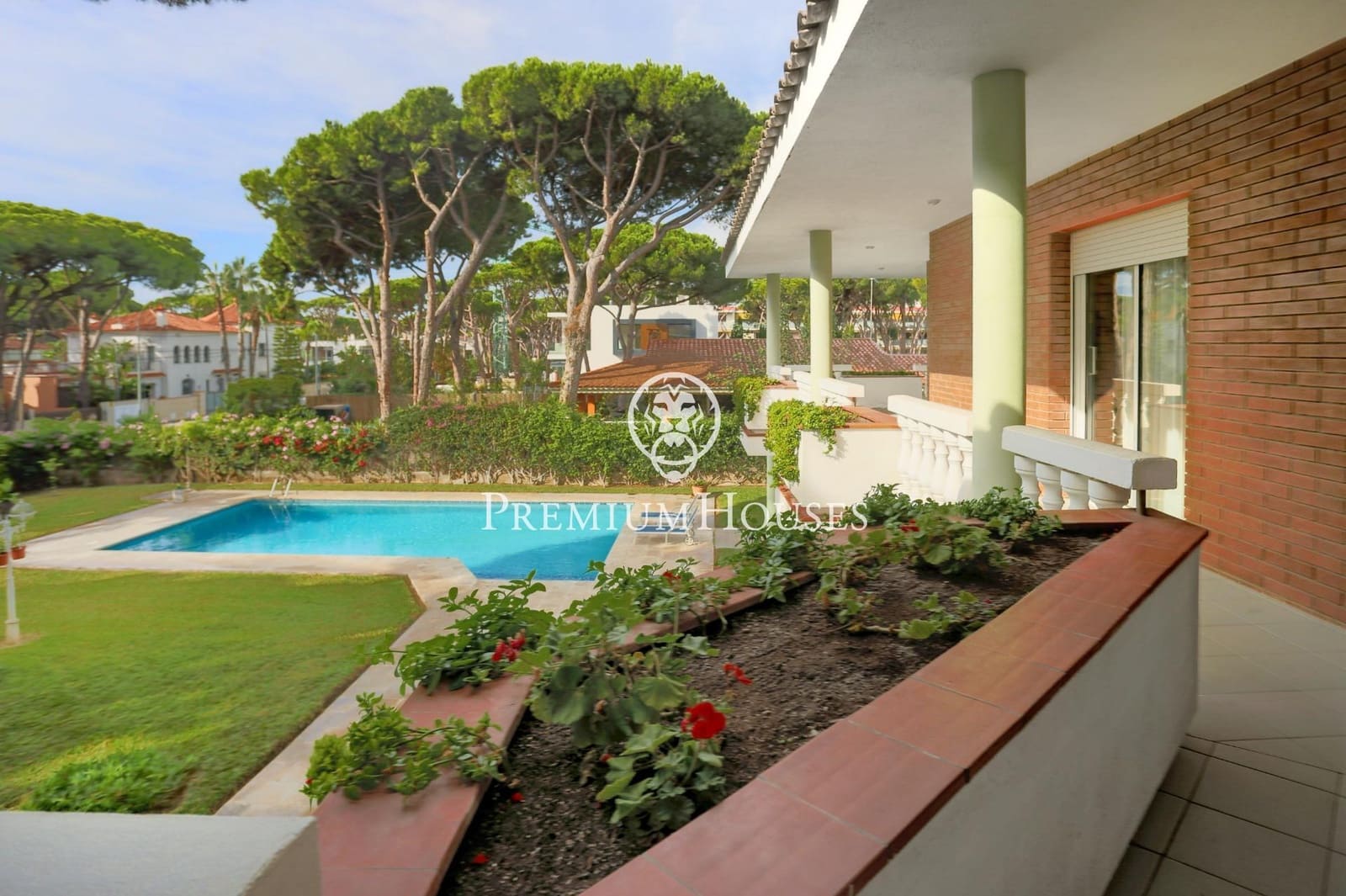 6 bedroom Villa for sale in Castelldefels with pool garage - € 7,450,000 (Ref: 7873324)
