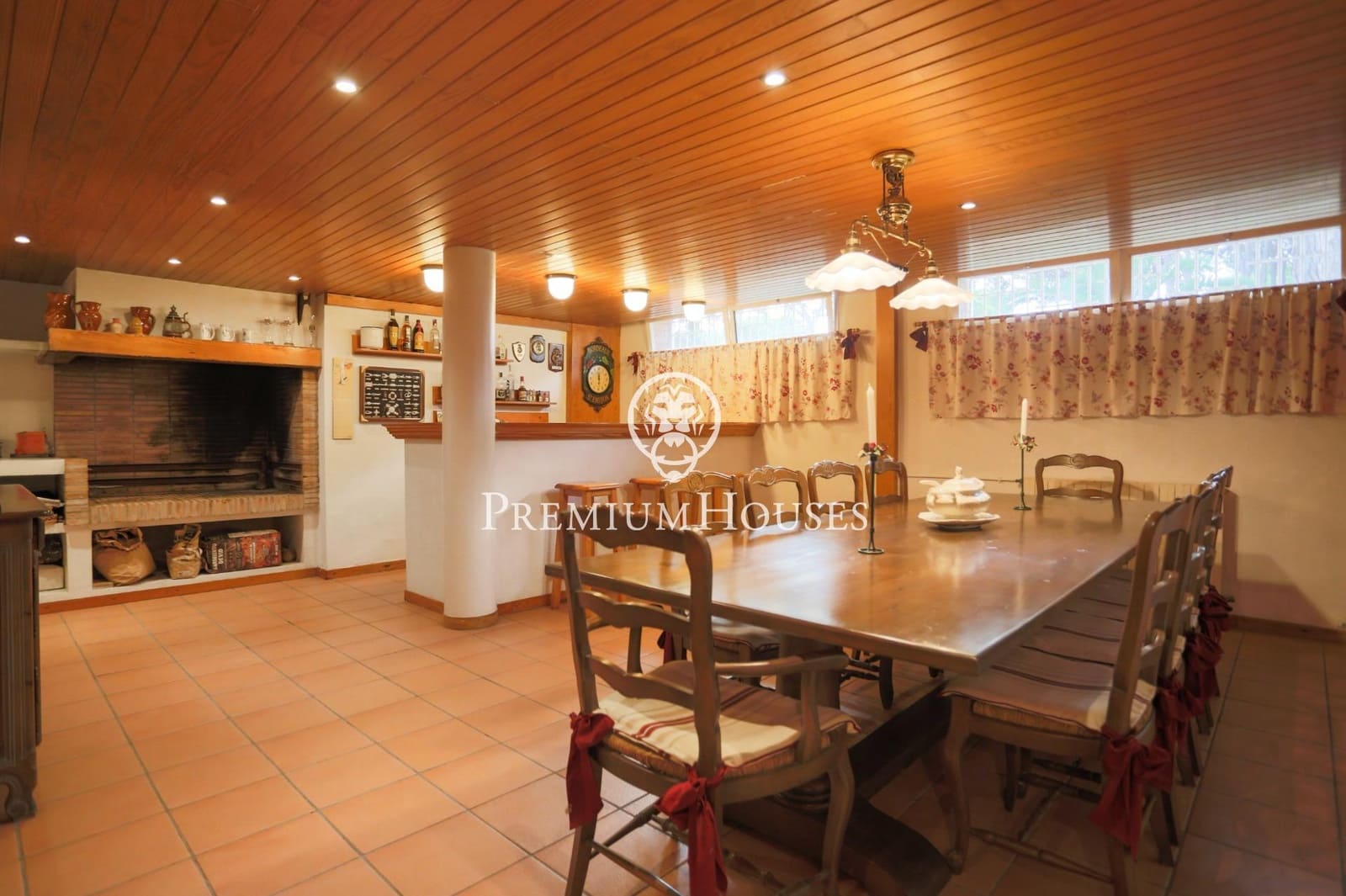 6 bedroom Villa for sale in Castelldefels with pool garage - € 7,450,000 (Ref: 7873324)