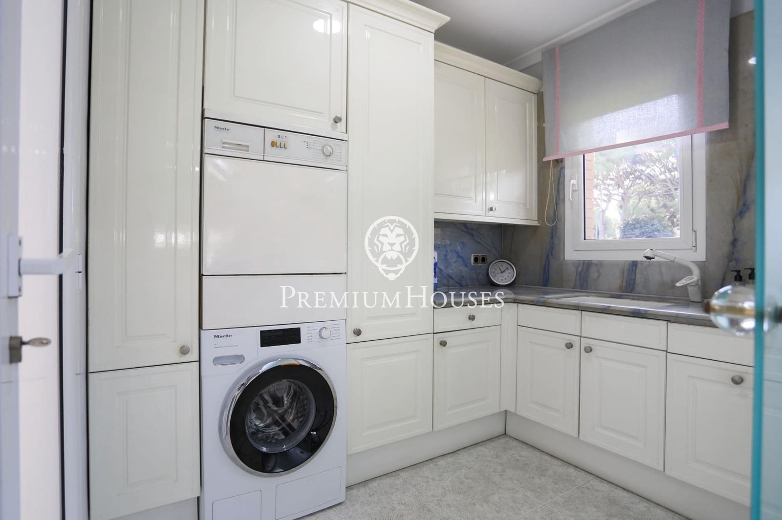 6 bedroom Villa for sale in Castelldefels with pool garage - € 7,450,000 (Ref: 7873324)