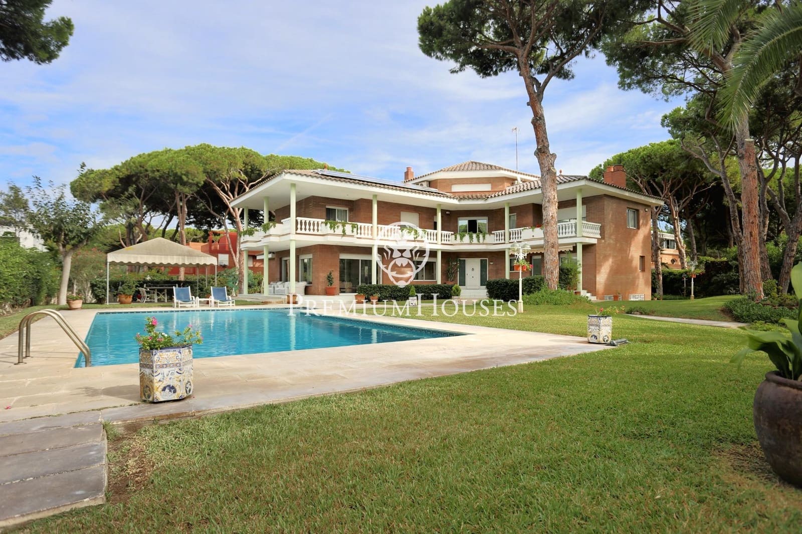 6 bedroom Villa for sale in Castelldefels with pool garage - € 7,450,000 (Ref: 7873324)