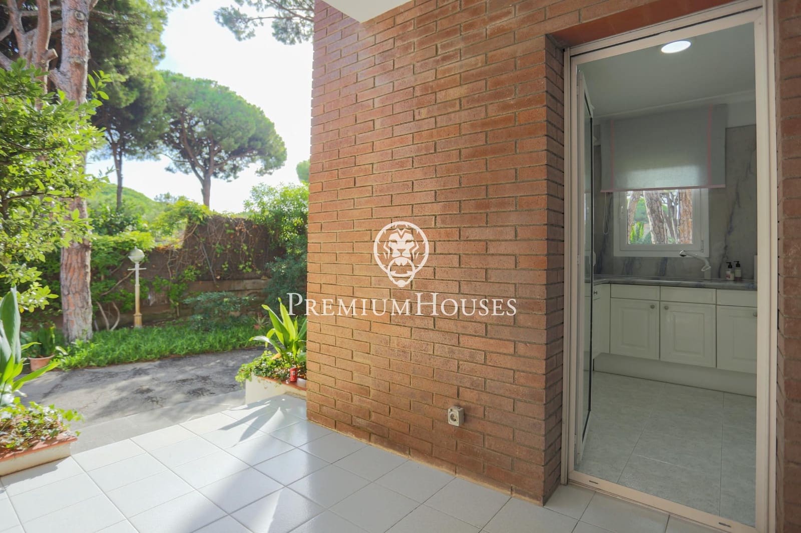 6 bedroom Villa for sale in Castelldefels with pool garage - € 7,450,000 (Ref: 7873324)