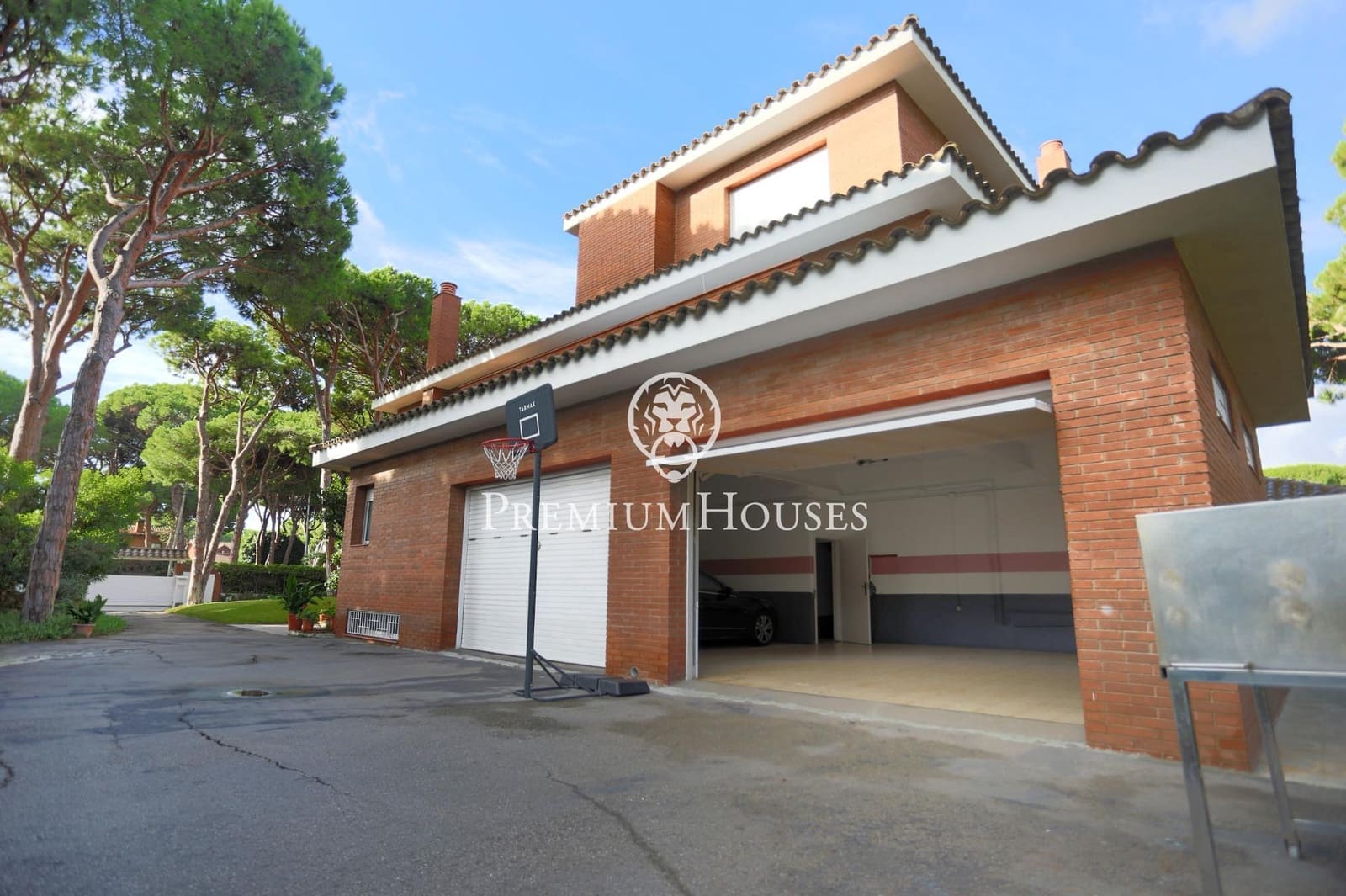 6 bedroom Villa for sale in Castelldefels with pool garage - € 7,450,000 (Ref: 7873324)