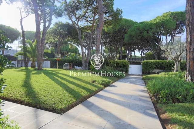6 bedroom Villa for sale in Castelldefels with pool garage - € 7,450,000 (Ref: 7873324)