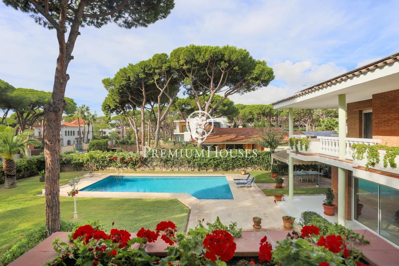 6 bedroom Villa for sale in Castelldefels with pool garage - € 7,450,000 (Ref: 7873324)