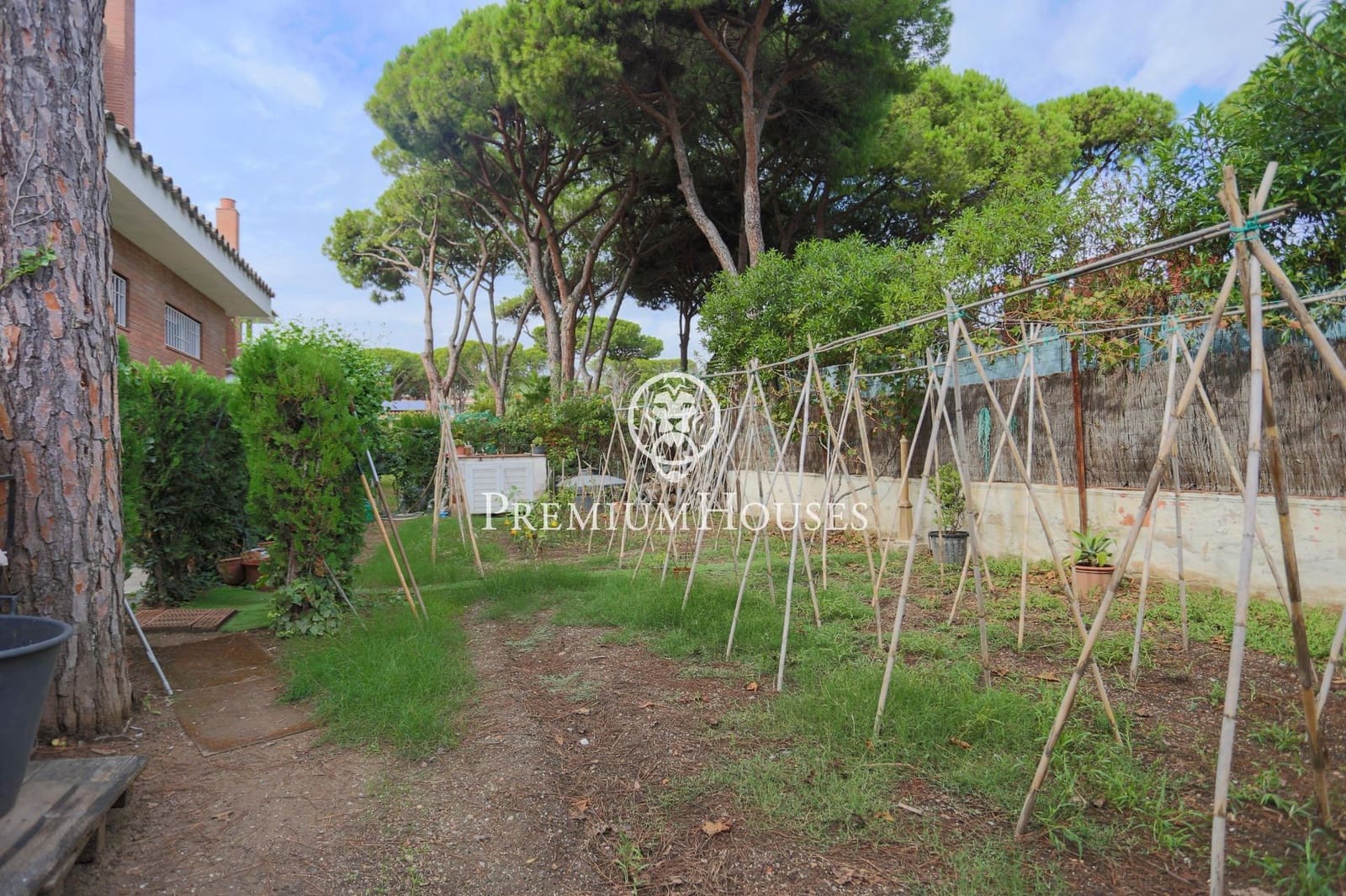 6 bedroom Villa for sale in Castelldefels with pool garage - € 7,450,000 (Ref: 7873324)